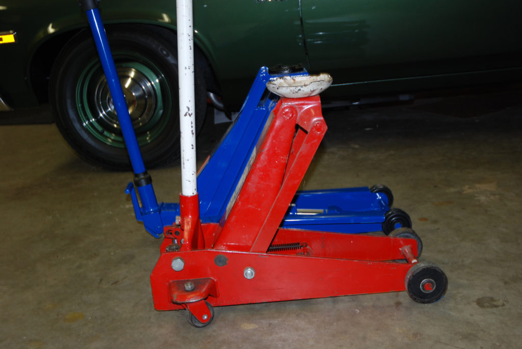 Tool Time: What to Look for When Shopping for a Floor Jack - OnAllCylinders