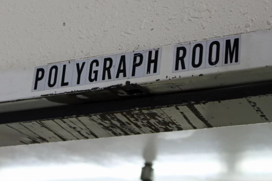 polygraph dyno room sign