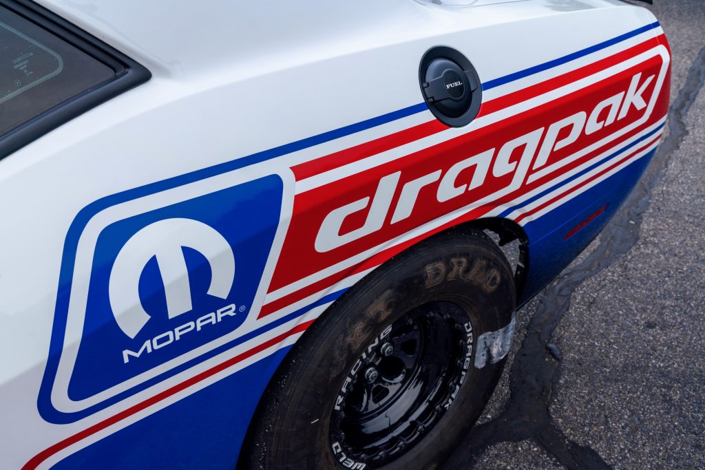 logo on dodge challenger mopar dragpak