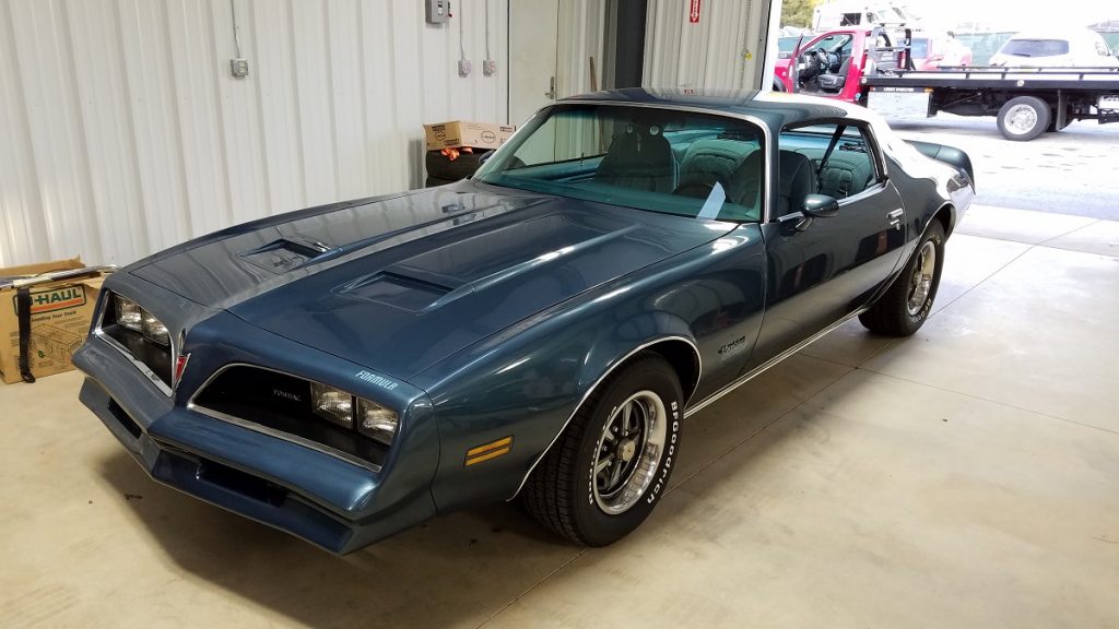 1977 pontiac firebird formula 400, nautilus blue front quarter shot