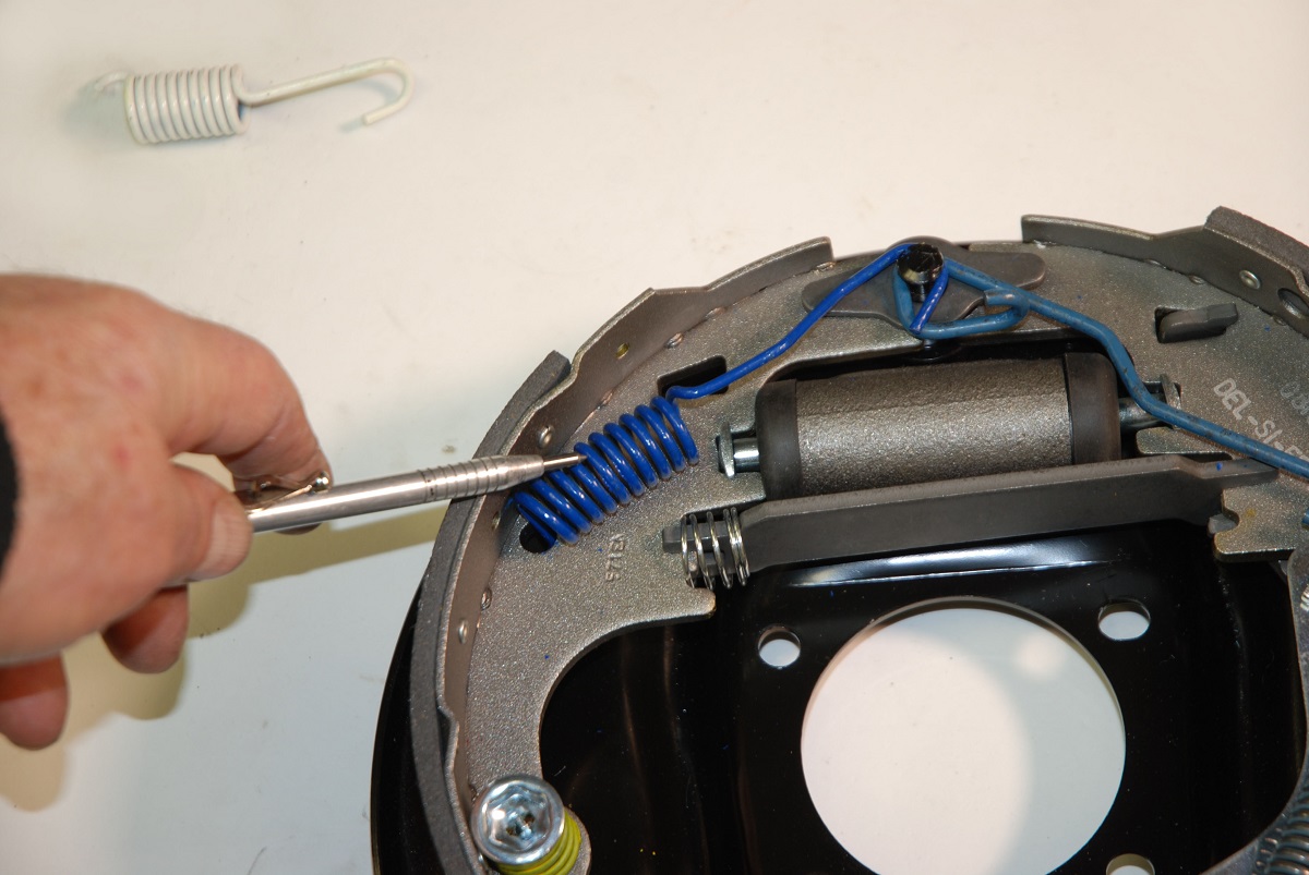 How to Assemble Drum Brakes (A StepbyStep Guide) OnAllCylinders