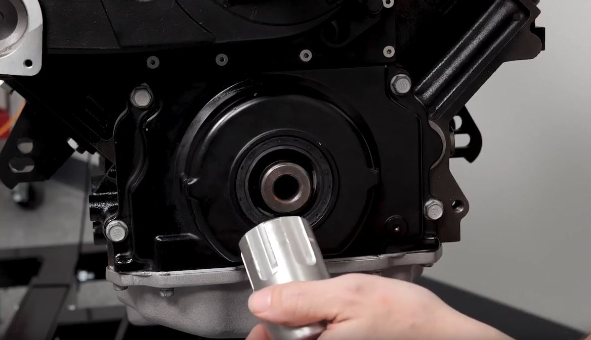 Video PreLubing New Engines with a Summit Racing Oil Pump Primer