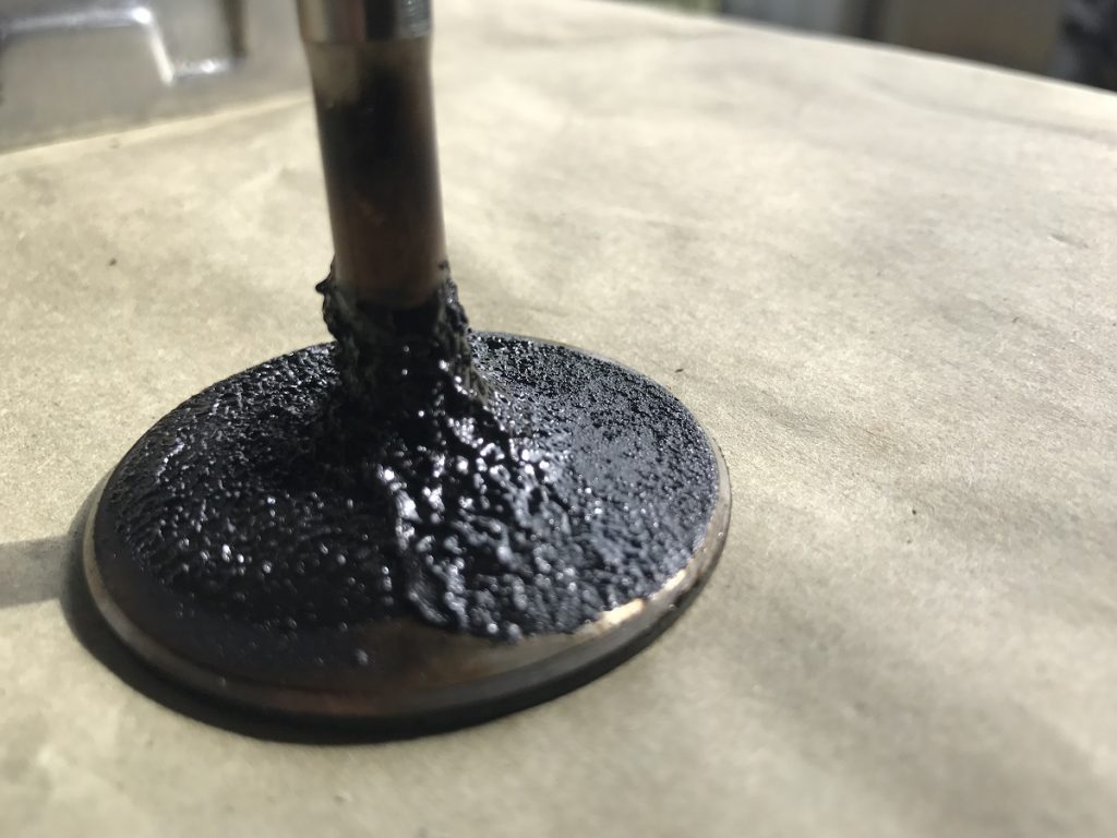 oil carbon deposits on an engine valve