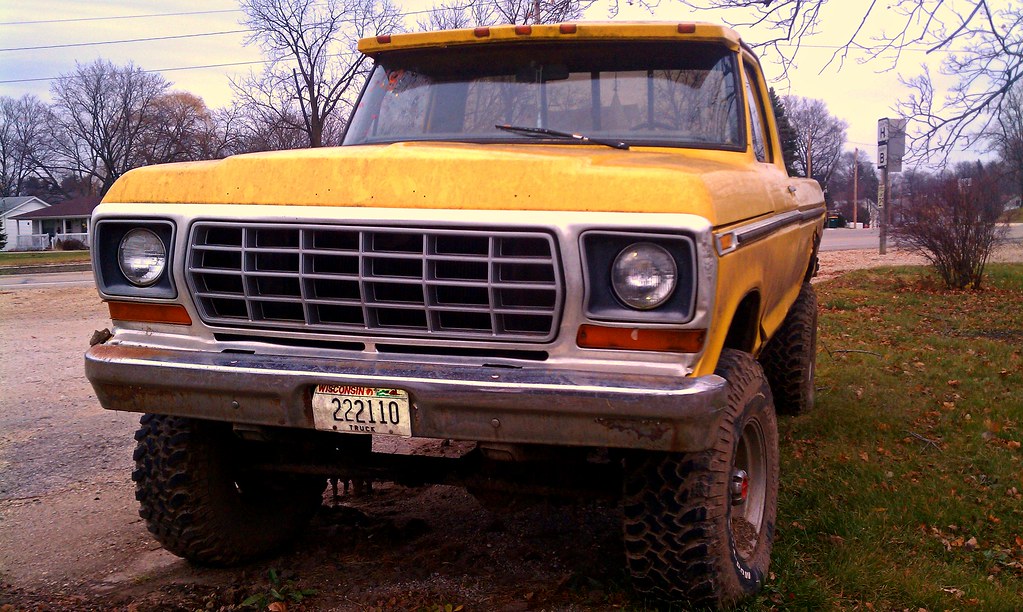 yellow 1978 Ford F-250 grille and headlights