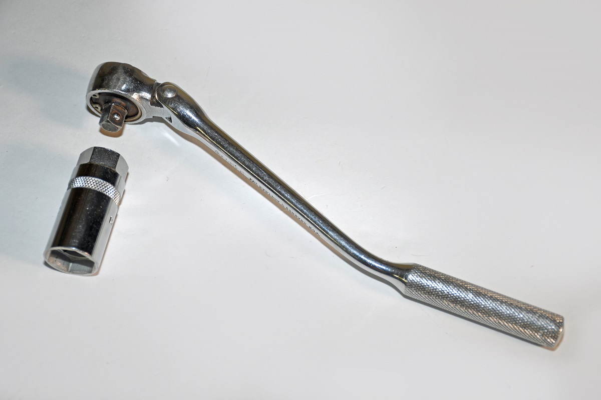 Tools and Tech Tips for Pulling and Installing Spark Plugs