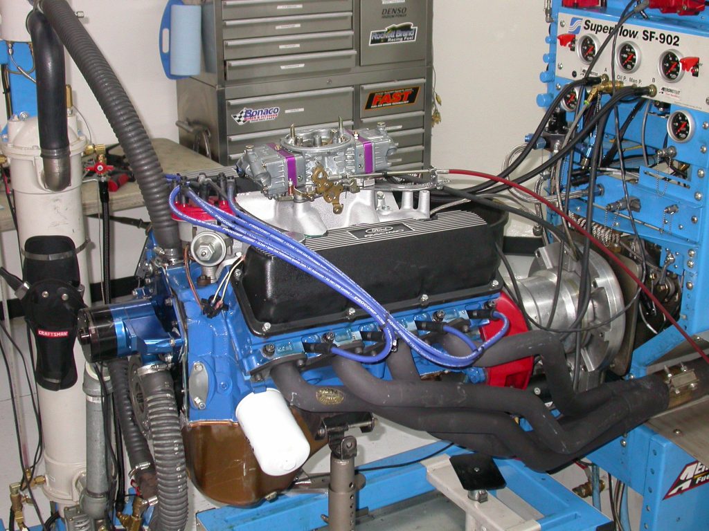 ford 351 cleveland engine on an engine dyno