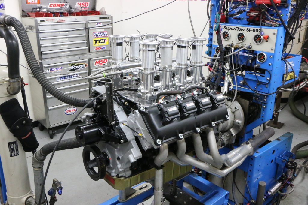 mopar gen 3 hemi engine on dyno with speedmaster velocity stack intake manifold for testing