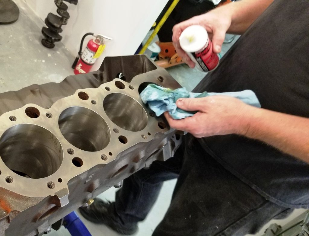 cleaning cylinder walls in a big block chevy v8 engine