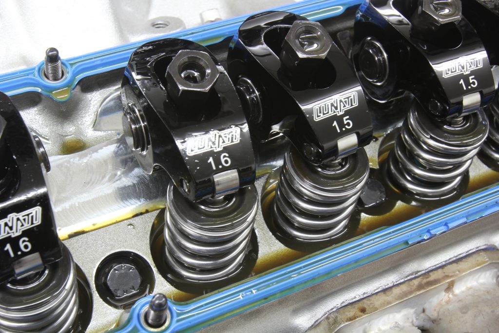 lunati staggered rocker arms on a cylinder head