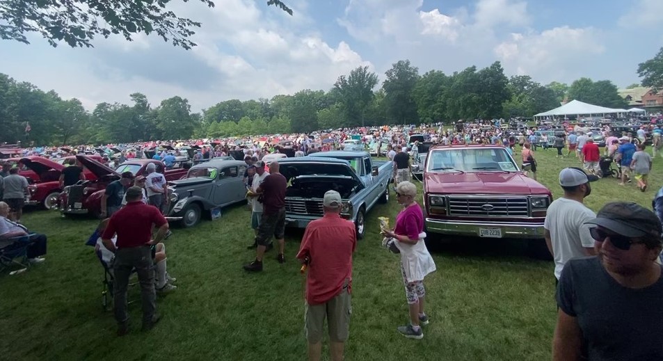 crowd at stan hywet annual fathers day car show 2021
