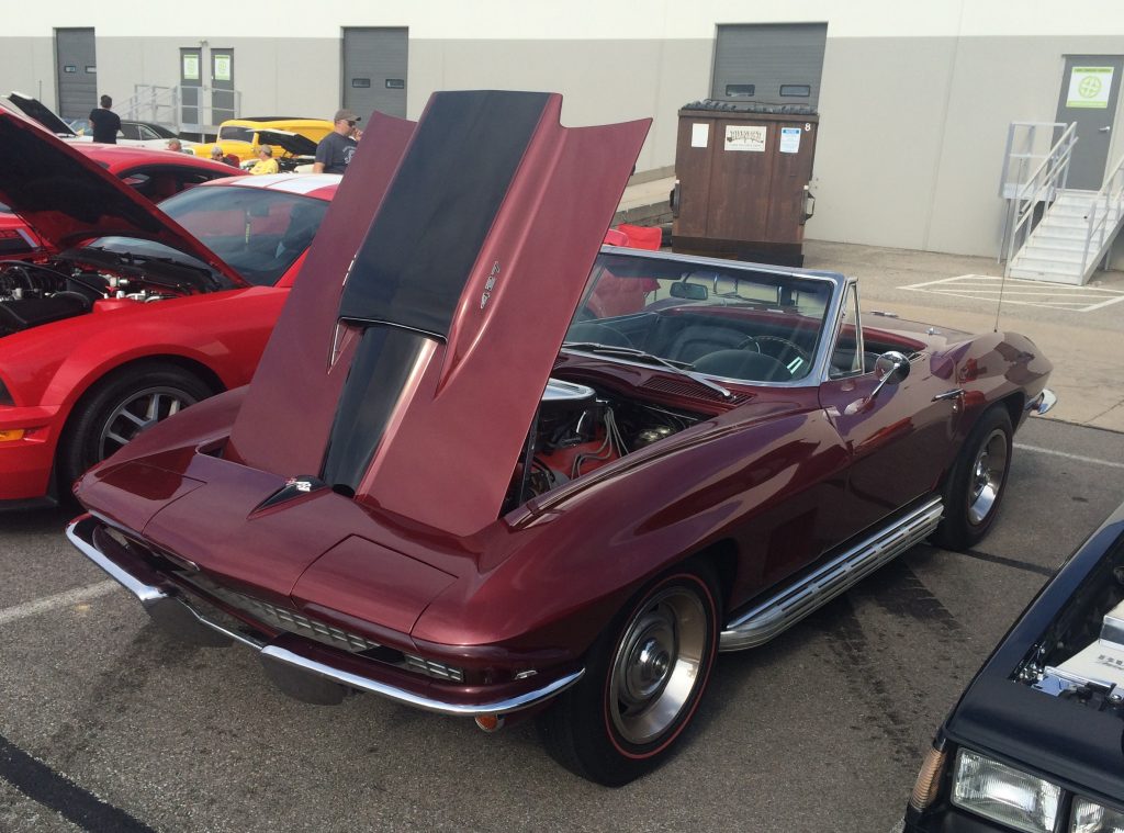 1967 chevy corvette 427 with big block stinger hood up