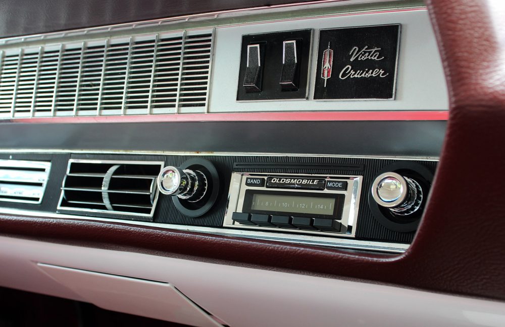 custom autosound radio installed in oldsmobile vista cruiser dash