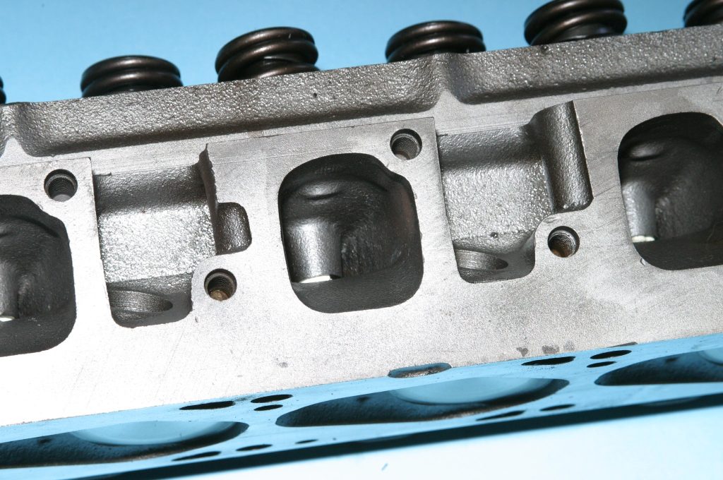 side view of 351c cylinder head ford ports