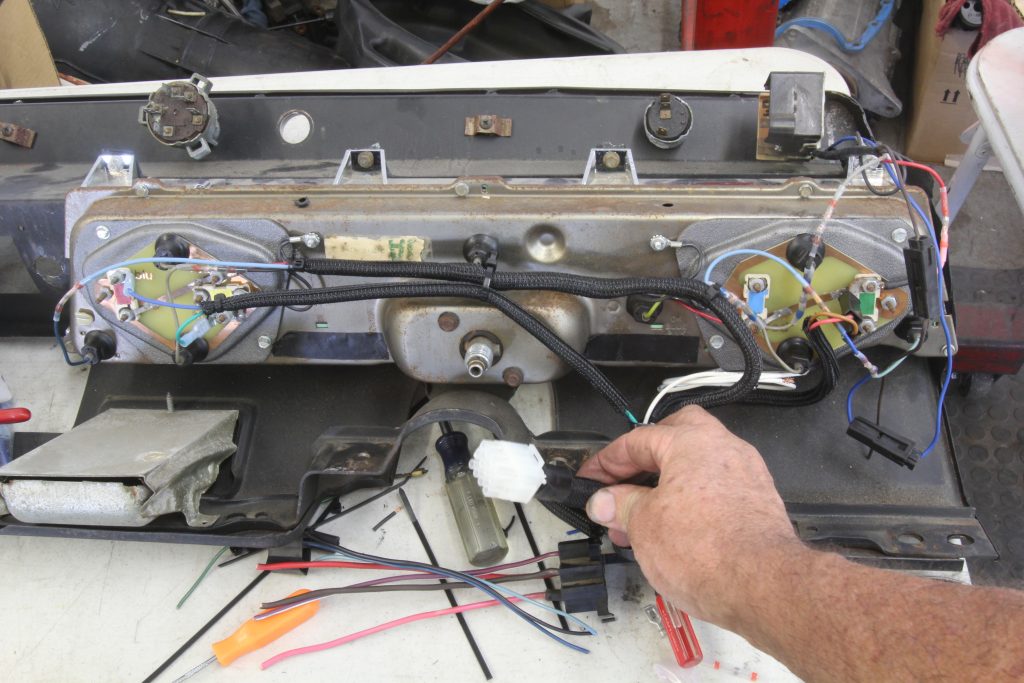 electrical wiring behind a 1967 chevy chevelle gauge cluster