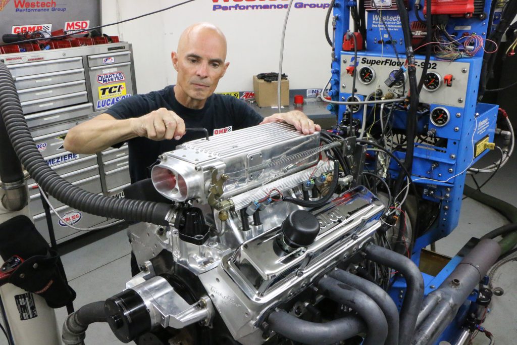 richard holdener installing a tpi intake manifold plenum on a chevy 305 small block v8 engine