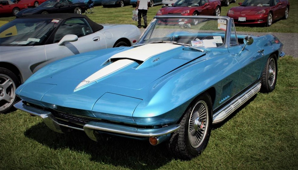 1967 corvette c2 sting ray 427 with stinger hood, blue on white