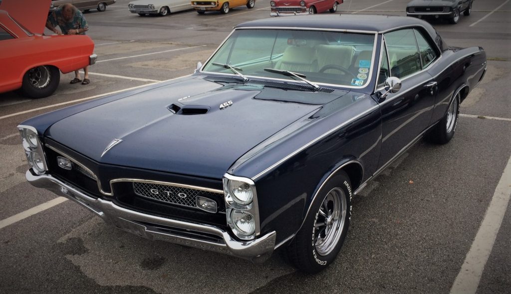 a dark blue 1967 pontiac gto with a 455 pontiac v8 under the hood