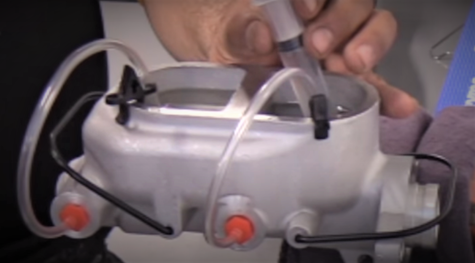 Video How to Bench Bleed a Master Cylinder with a Brake Fluid Syringe Tool