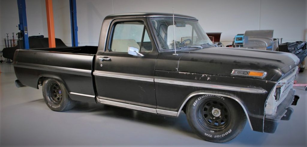 Ford-F-100 truck with short bed conversion done