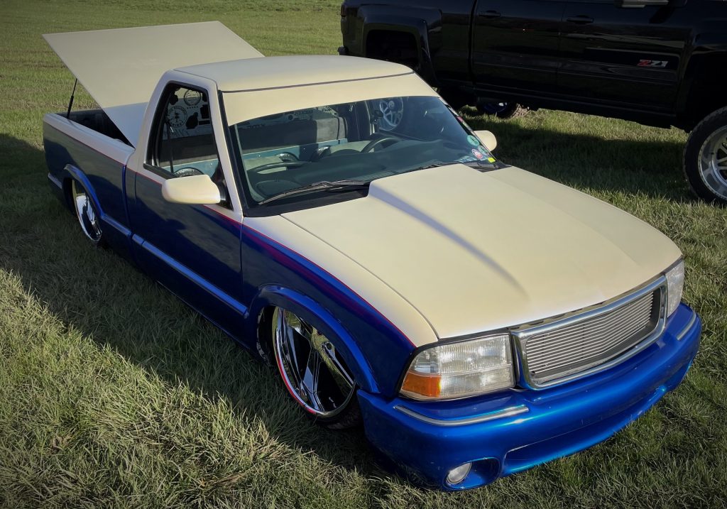 lowered chevy s10 sport truck