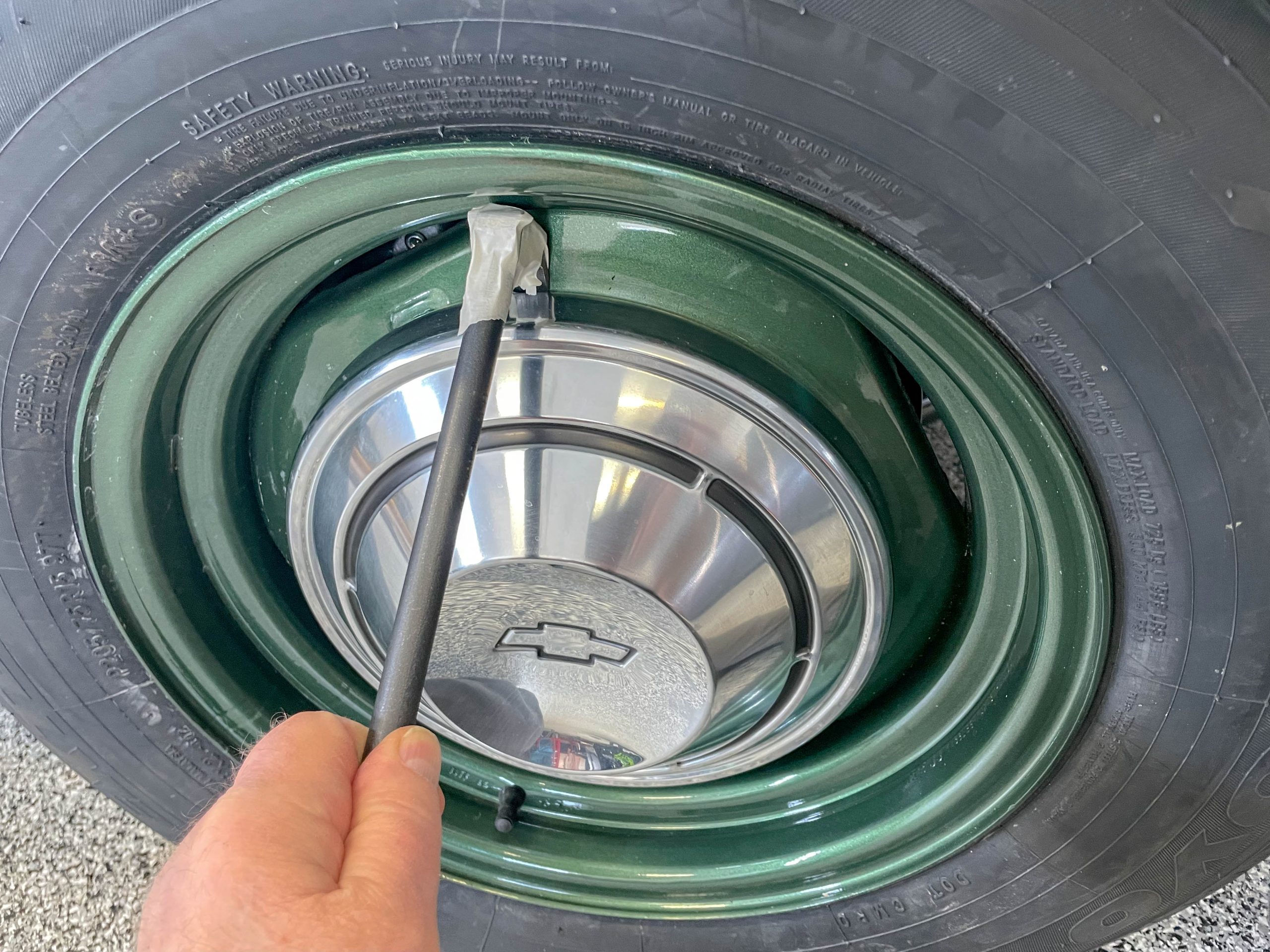 rolling-head-pry-bar-removing-a-hubcap-on-an-old-wheel-scaled.jpg