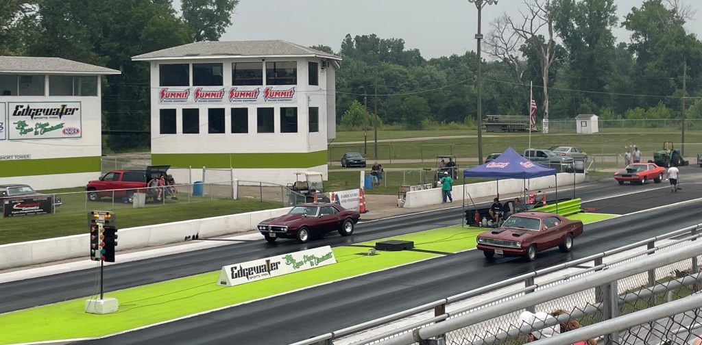 pontiac firbird and plymouth duster drag racing at edgewater sports park