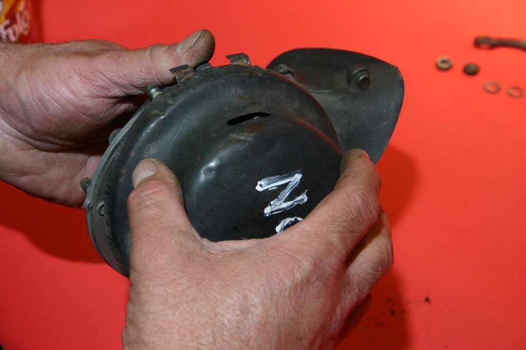 removing the body of an old vehicle car horn