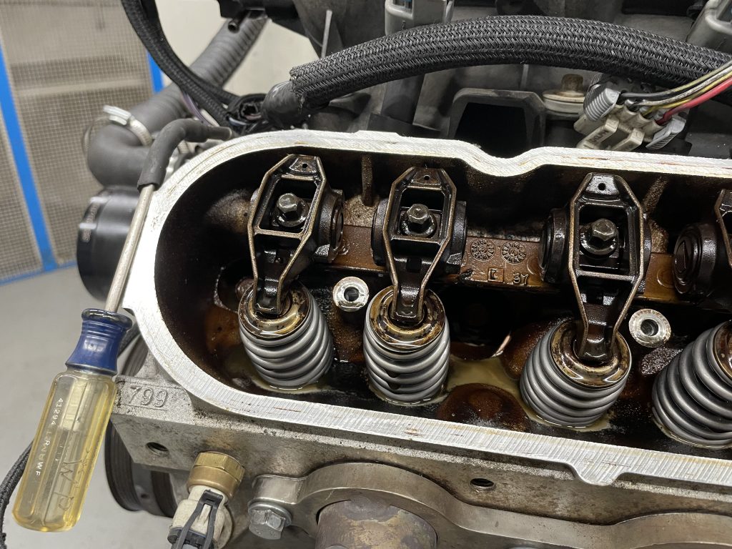 ls engine with valve cover removed to show valvetrain