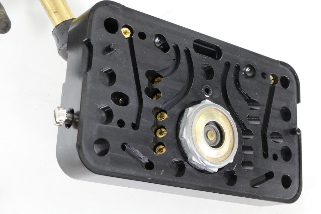 Edelbrock VRS-4150 carburetor metering block
