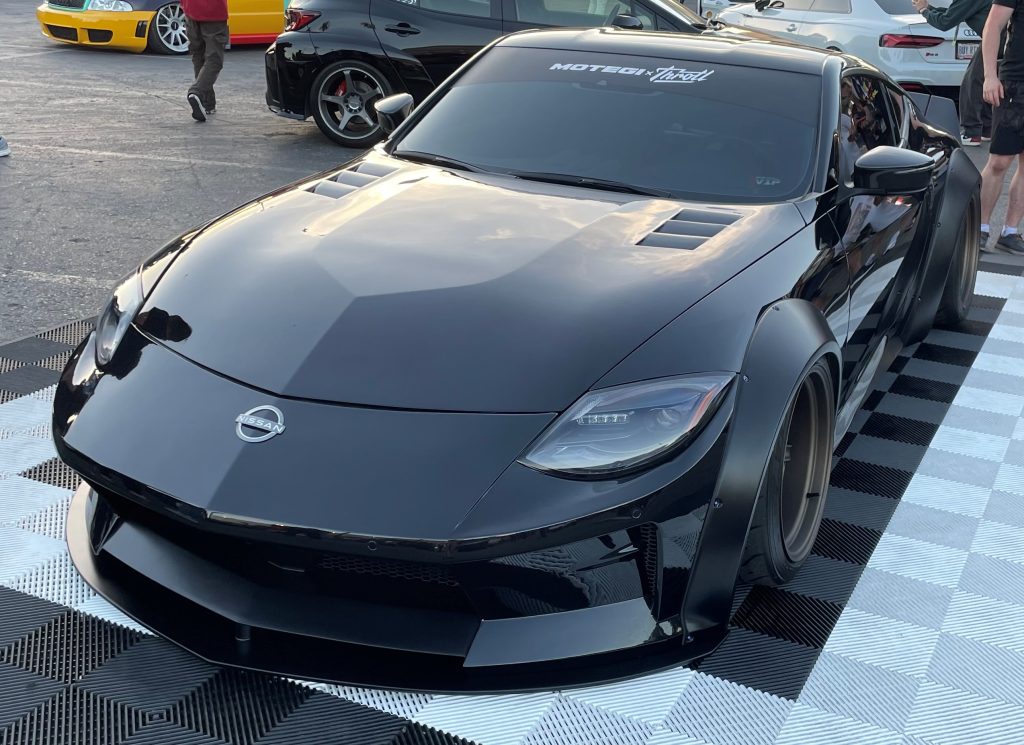 nissan 400 z with fender flared