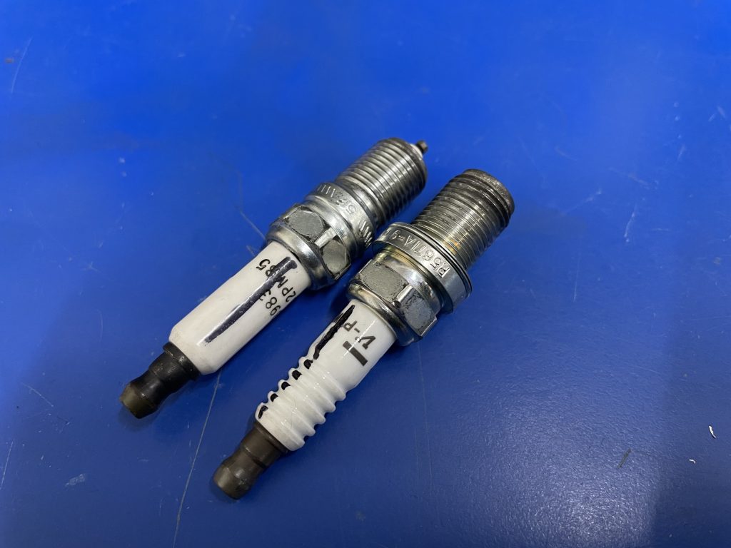 a pair of spark plugs with indexing marks