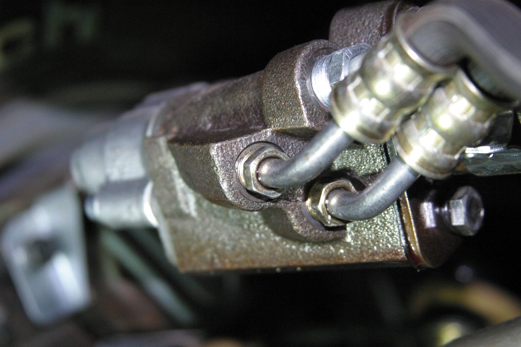 fittings in a power steering cylinder
