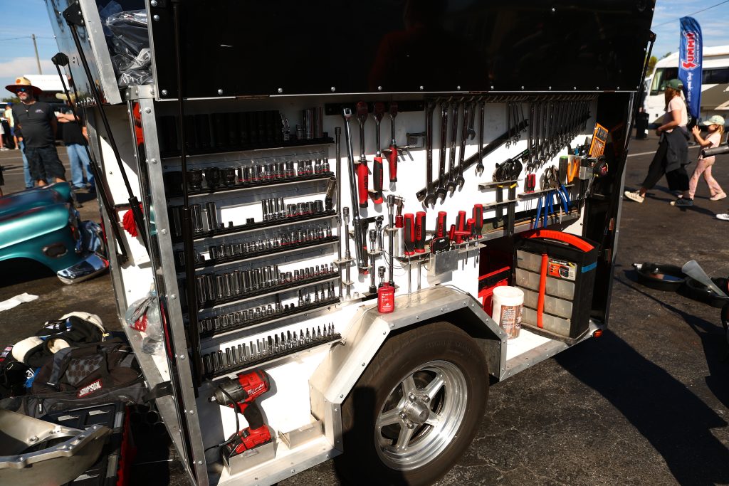drag and drive trailer full of tools