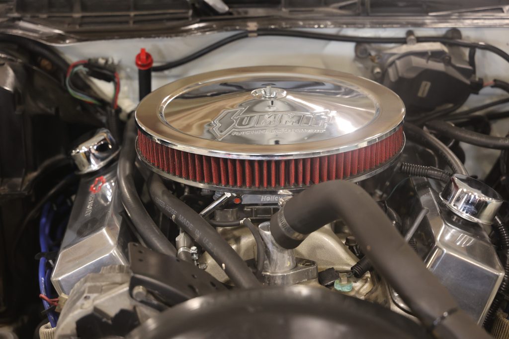 chrome summit racing air cleaner on a sbc v8