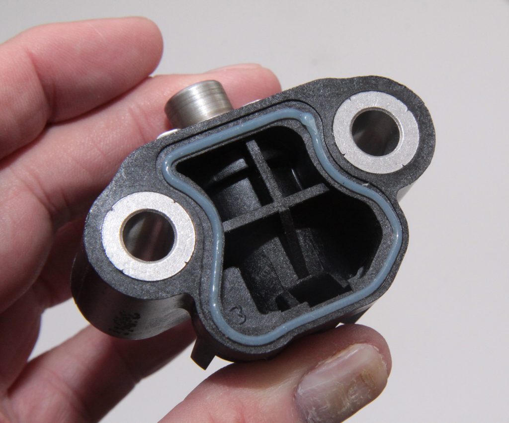 Timing chain tensioner for Ford 5.4L 3-Valve engine