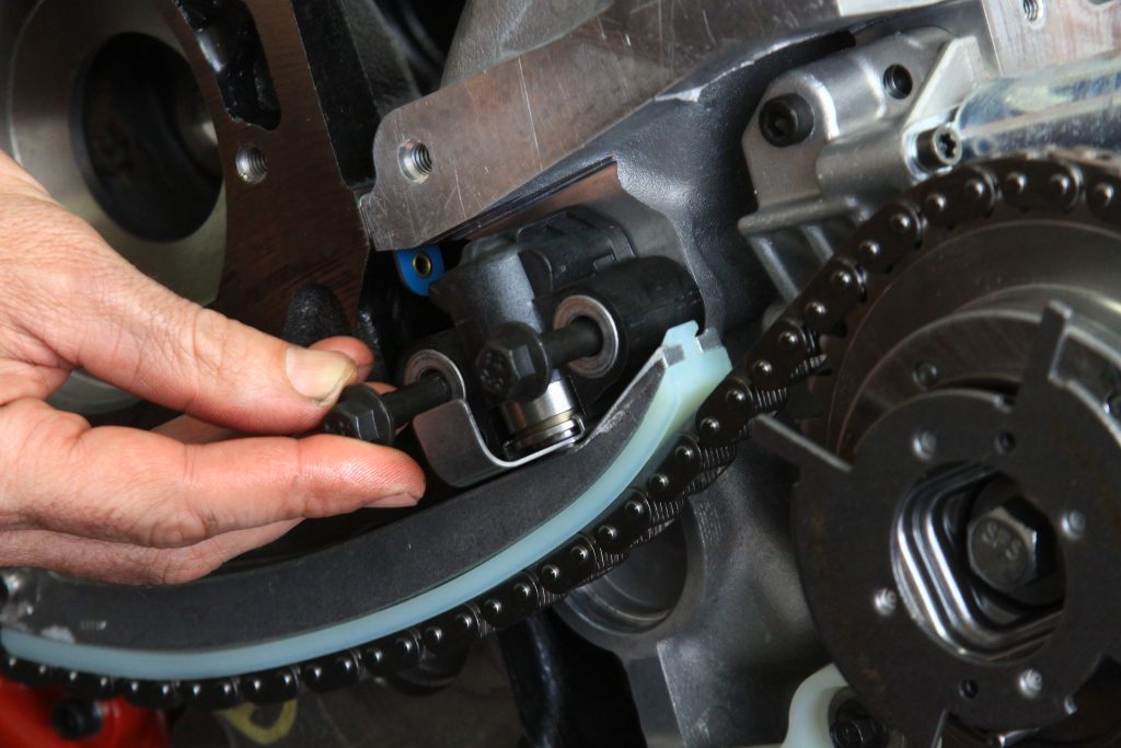 Installing timing chain tensioner on Ford 5.4L 3-Valve engine