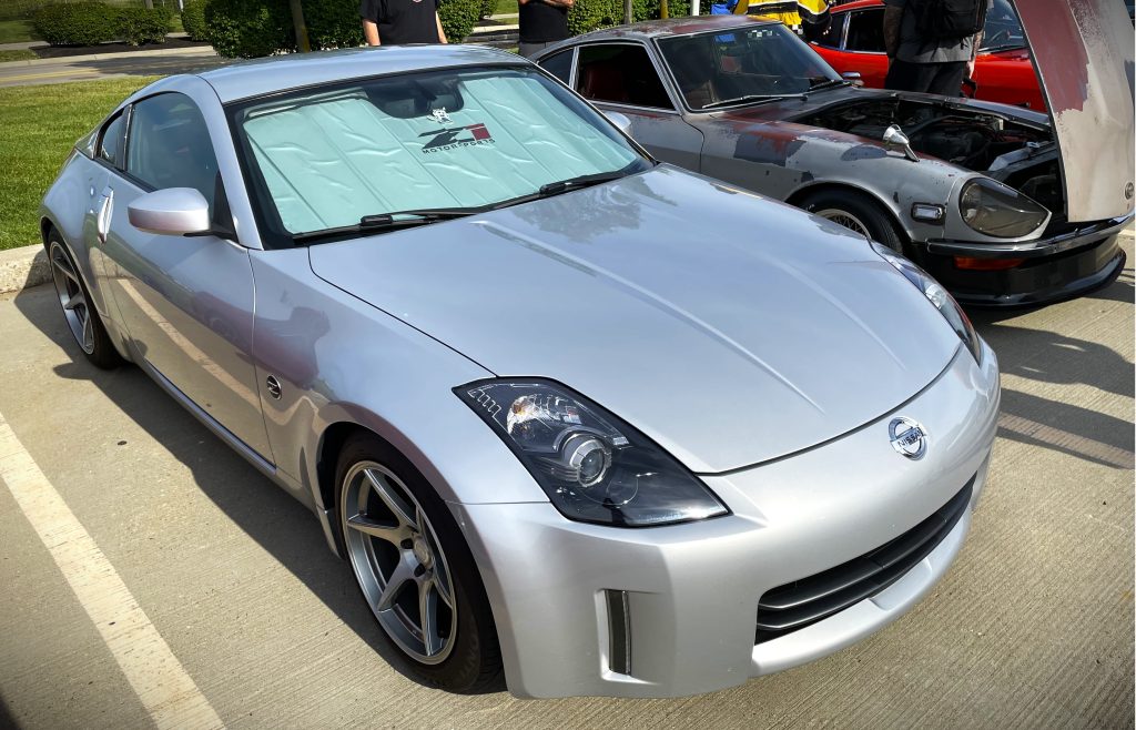 Silver Nissan 350z Coupe