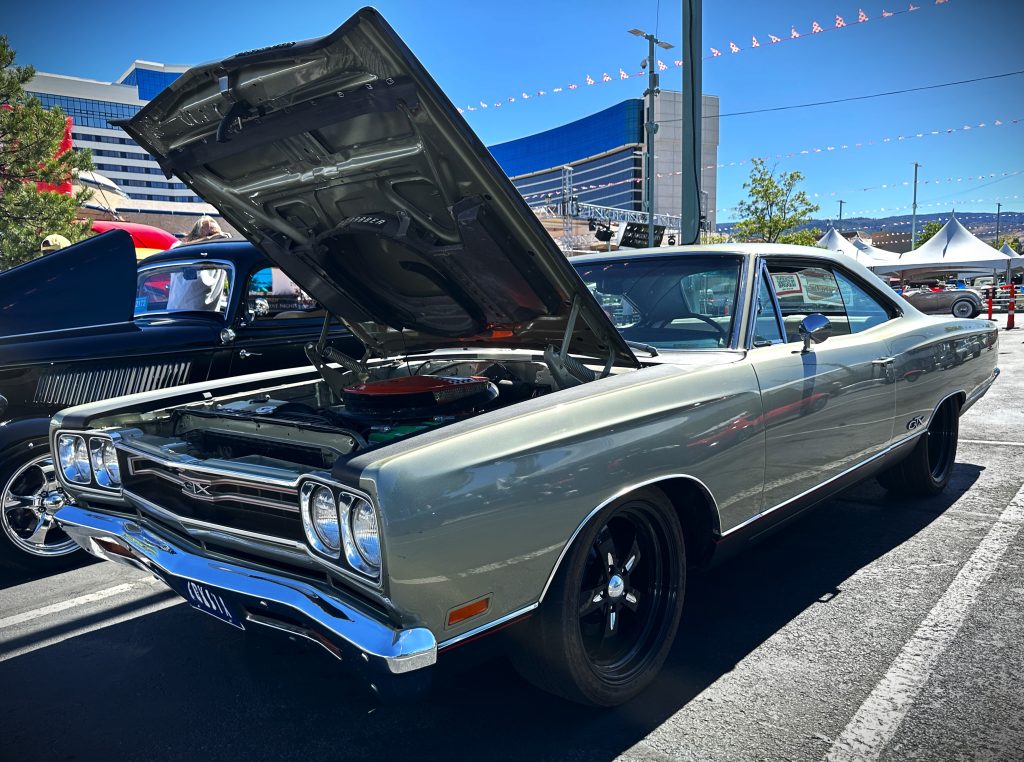 Plymouth GTX Coupe, 440 6-pack