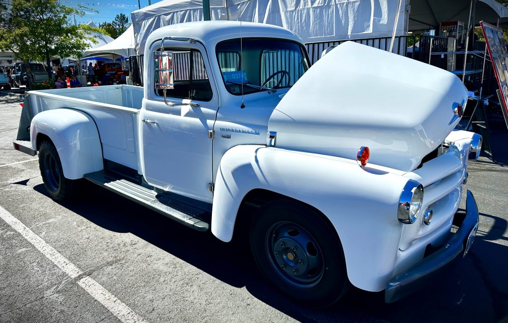 International S-130 Pickup Truck