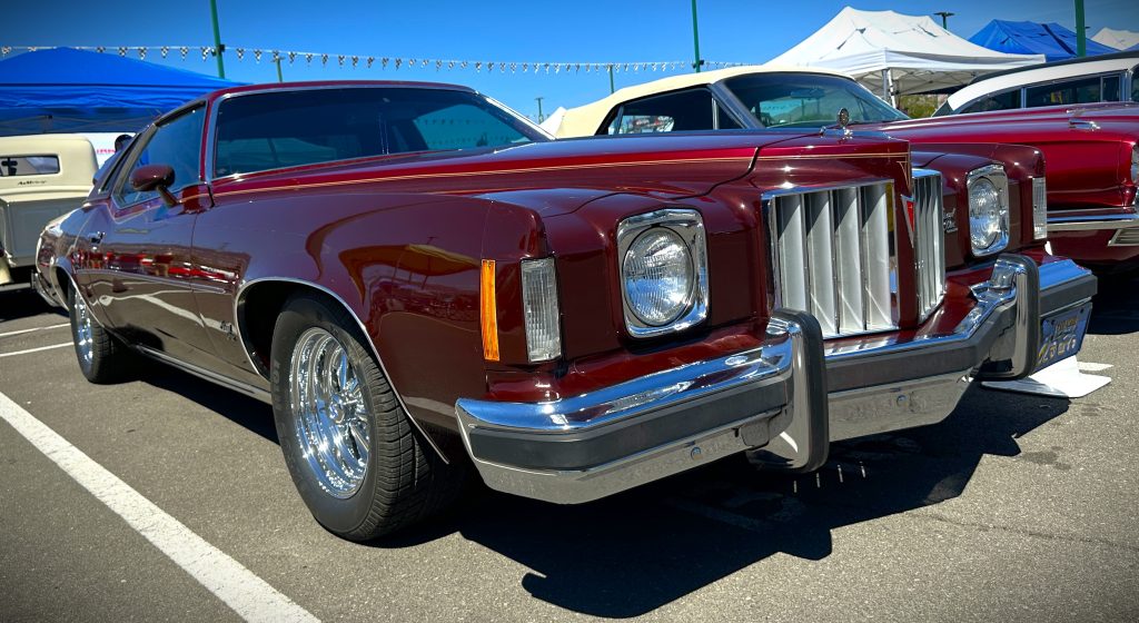 1975 Pontiac Grand Prix colonnade coupe