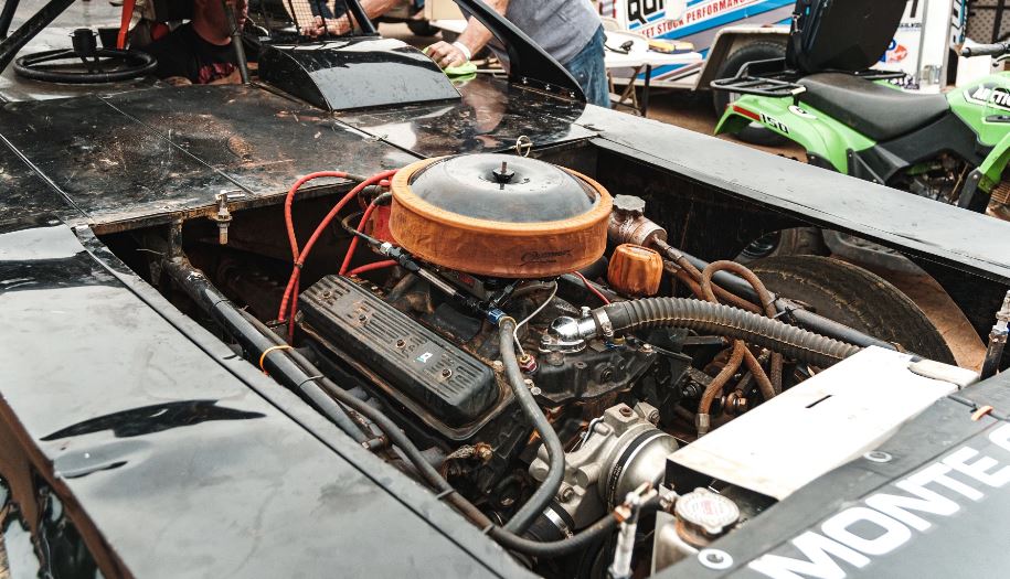 quicksilver crate engine in a circle track car