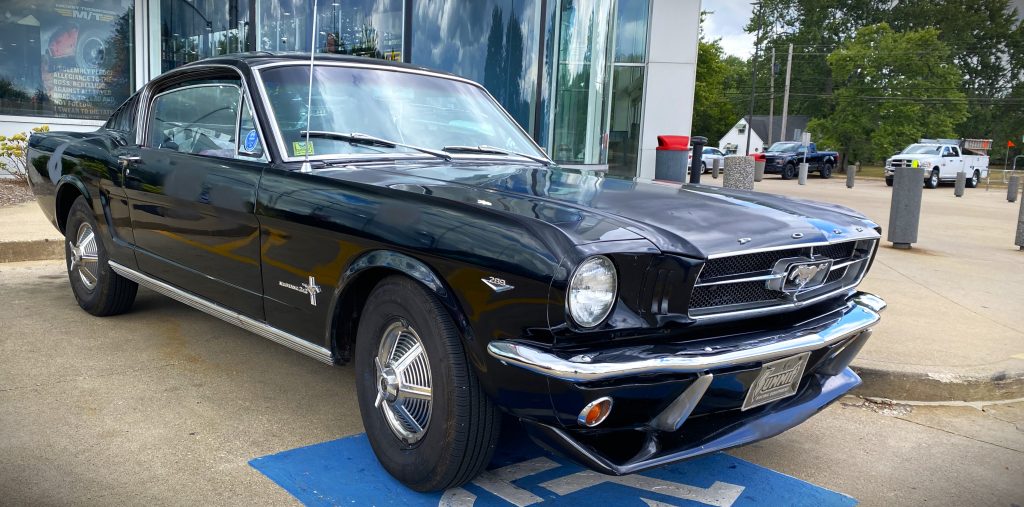1965 Ford Mustang 2+2 Fastback, front quarter