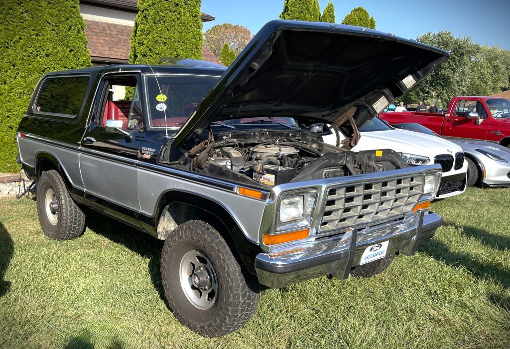 Ford Bronco Ranger SUV with Slot Mags