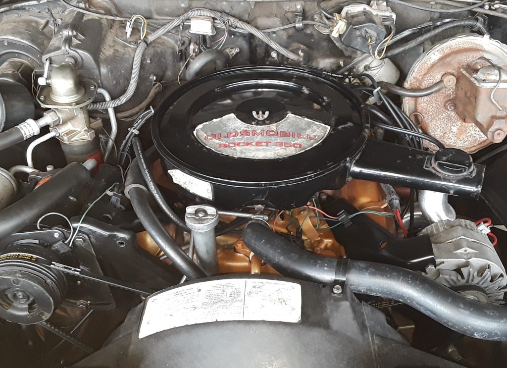 350 CID engine in Ivan Toledo's 1974 Olds Cutlass S