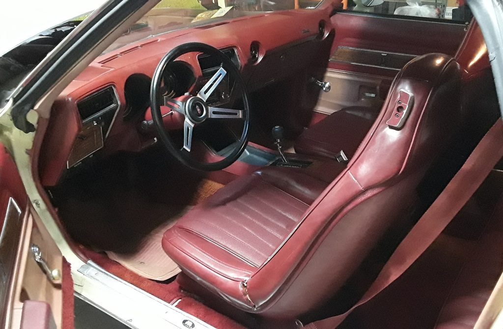 Ivan Toledo's 1974 Olds Cutlass S Oxblood interior