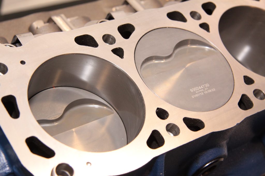 MAHLE forged pistons in Ford Performance Parts Boss 347 short block