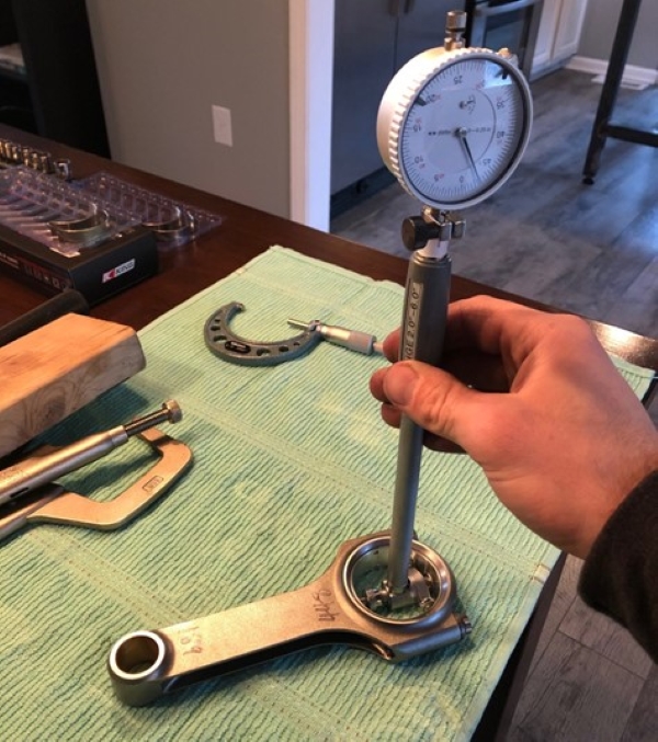 Measuring connecting rod bearing clearance