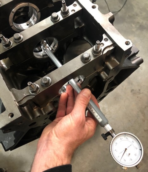 Measuring main bearing clearance