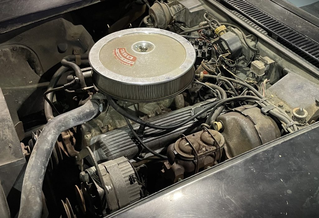 barn find LT-1 small block V8 in a 1970 Corvette