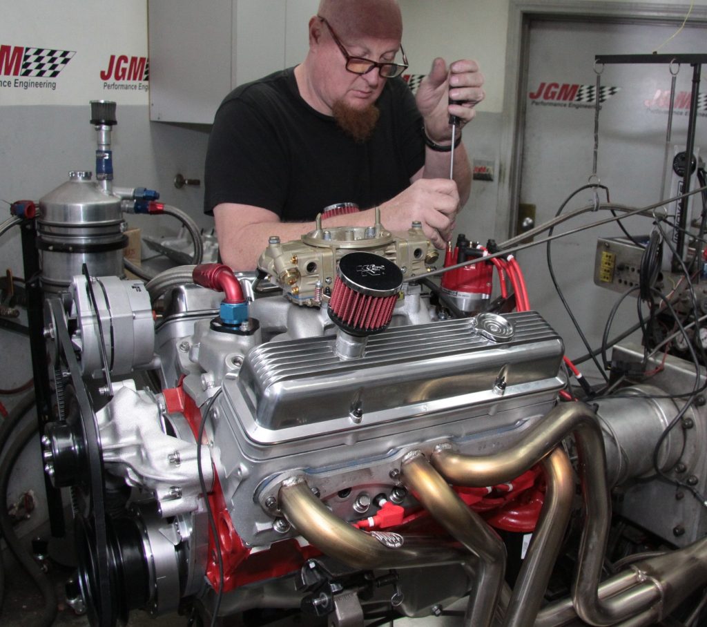 302ci small block Chevy on engine dyno
